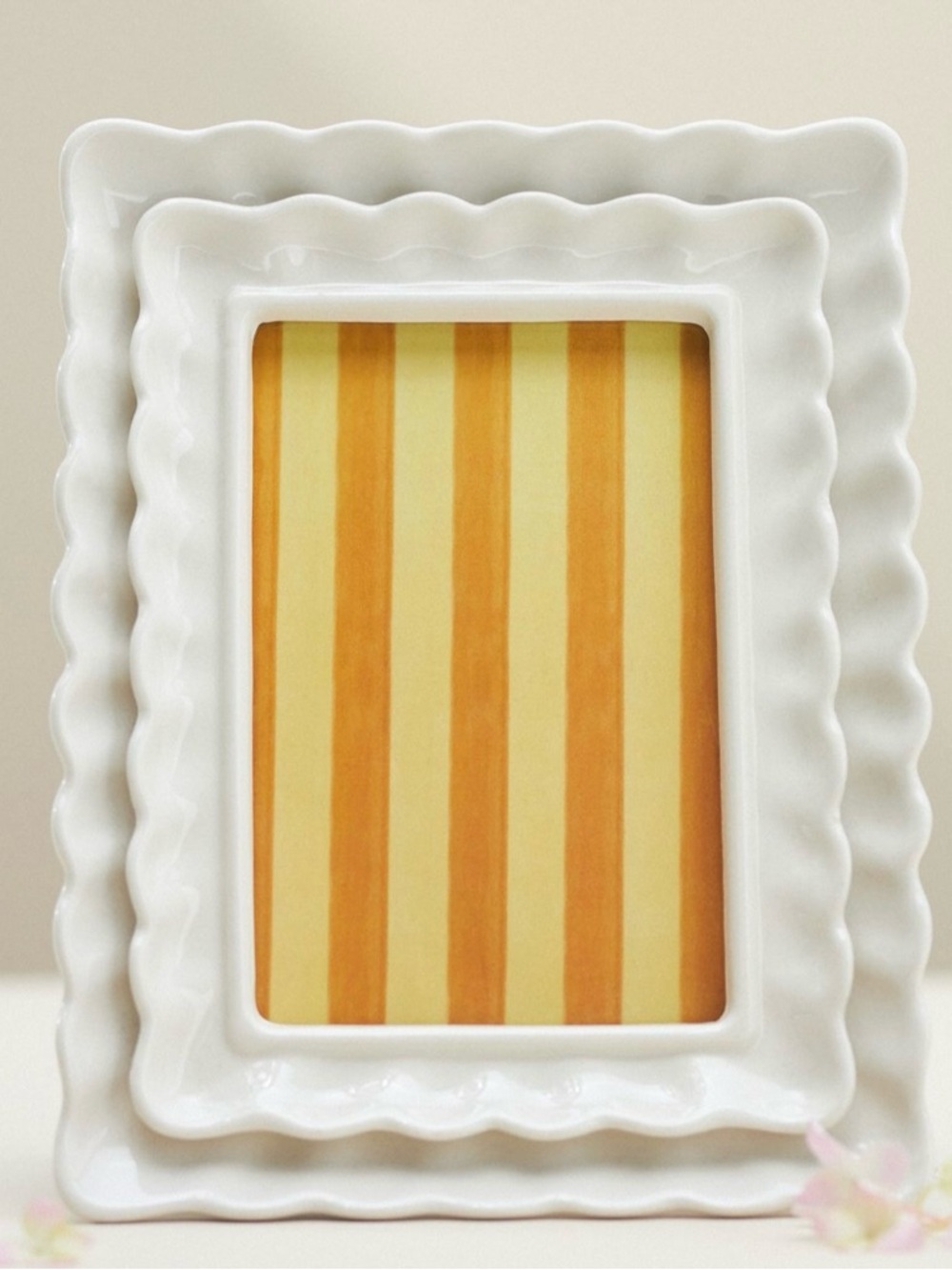 New! NWT Anthropologie Maeve Scalloped picture frame in white. 4” x 6”